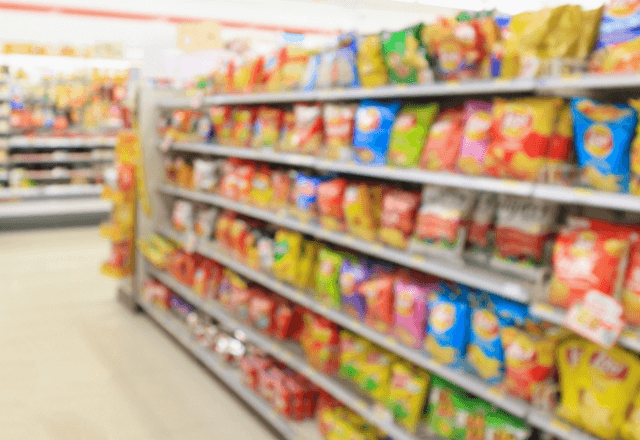 お菓子売り場から離れない。買わない理由を説明してもきかないときの解決法