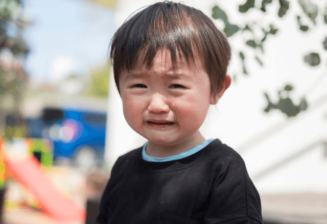 2歳児が歩かないのはなぜ？楽しく歩けるようになる練習のコツ