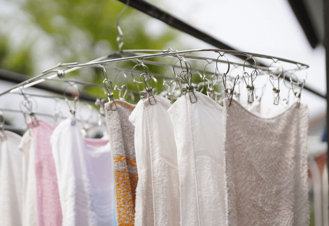 夫「最近なんか服臭くない？」妻「当たり前じゃん、だって…」その理由に夫が“絶句”したワケ…