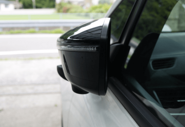 ガソスタで…「修理完了です」返却された新車。直後⇒「ちょっと店員さん！？」その【変わり果てた姿】に絶句…