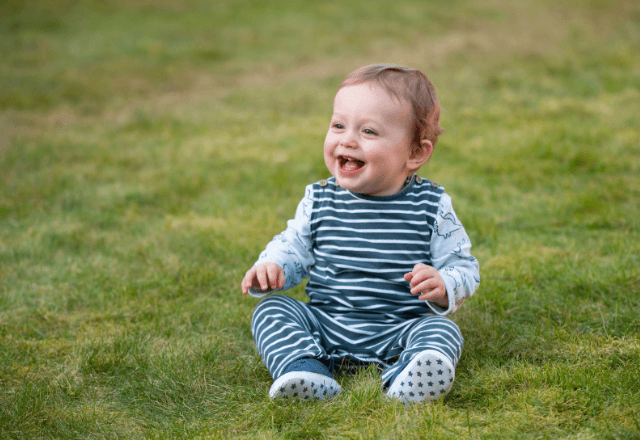 10ヶ月の赤ちゃんが喜ぶ！公園遊びのコツとお家での知育ヒント