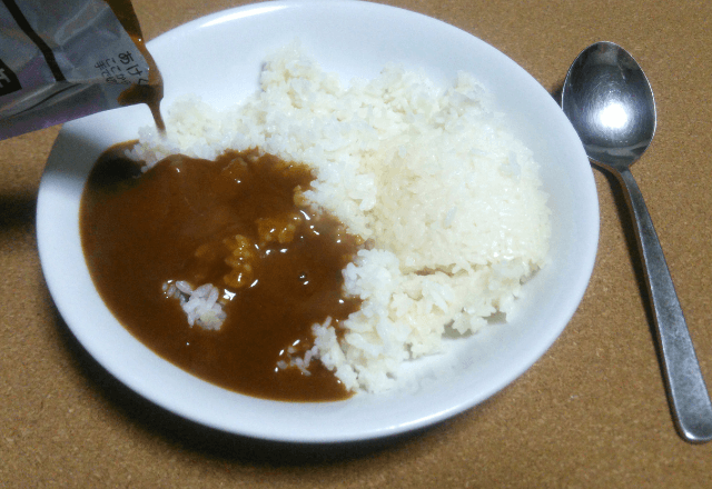 「熱があるから、今日はレトルトで…」帰宅した夫に伝えた直後⇒「食費削るわ」その【衝撃的理由】に戦慄…