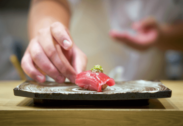 高級寿司で…同級生「お前の店で100万円分食った！奢れよ（笑）」俺「そこ、うちの店じゃないよ？」⇒そのまま放置した結果