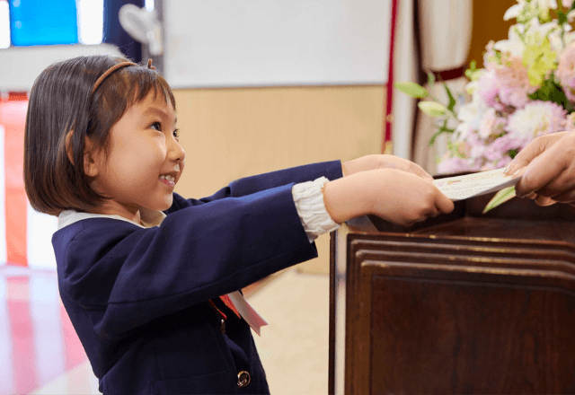 卒園式で…涙ぐみながら式を見守る先生。だが会場を見回した瞬間⇒「ちょっと待って…」顔が青ざめたワケ…　