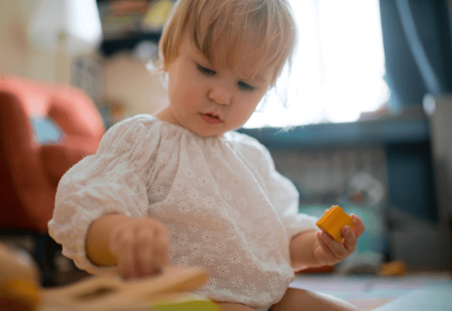 1歳の成長をサポート！手先と好奇心を育むおもちゃ選びのコツ