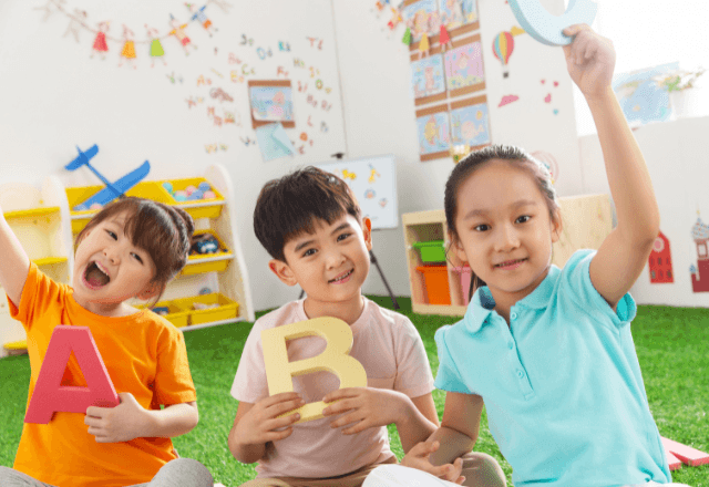 子どもの英語はいつから？効果的な続け方や教室選びのコツ