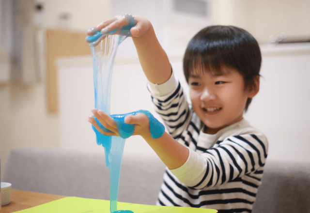 夏休み自由研究で挑戦！子どもと作る「手作りスライム」