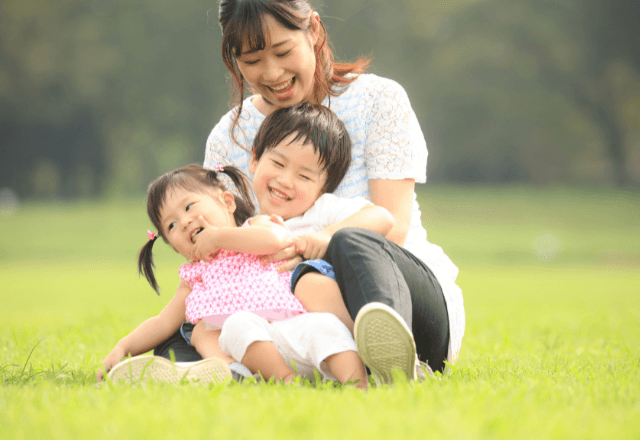 「すごいね！」と褒める前に！保育士直伝“見てたよ”の一言で子どもの自己肯定感が育つ