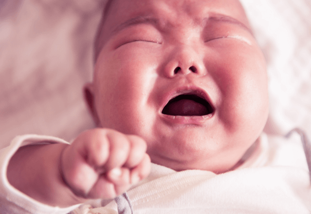 義実家に泊まった夜…夜泣きする我が子。授乳しようとした瞬間⇒義父が突然部屋に入ってきてー！？