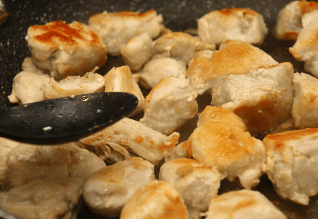 夫「毎日鶏胸肉ばっか食べさせられてる！」義母との通話内容に絶句。だが通話終了後⇒衝撃の真相に「え？」