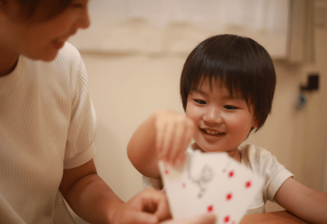 子どもの知育におすすめ！家族で楽しめる人気のトランプ遊び