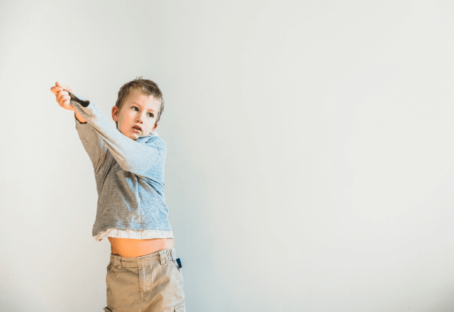 いつから自分でできる？子どもの着替えの始め方と年齢別サポート術