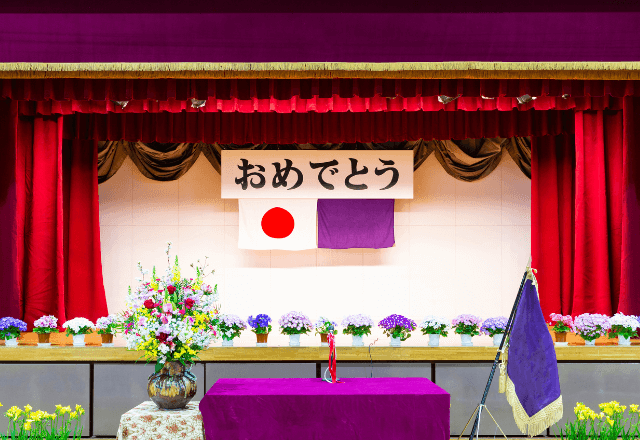 子どもの卒園式で…何故かうつむくママ友「なんかこの卒園式…」直後⇒【衝撃的な一言】に「…は？」
