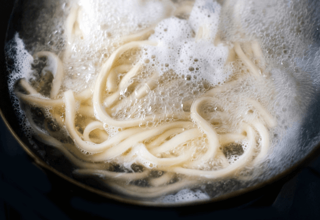 離乳食のうどんは何歳からOK？塩抜きや食べやすい長さを管理栄養士が紹介