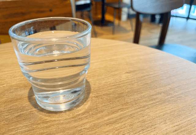 バイト中…私「あの客、無理です」店長「俺がやる」老人が帰った直後⇒「今日で辞めます」その理由にゾッ…