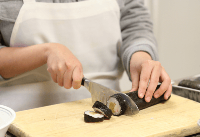 親戚会で…義母「料理、全部一人で作りなさい（笑）」私「無理です。だって…」直後⇒”真実”を知った親戚全員「え？」