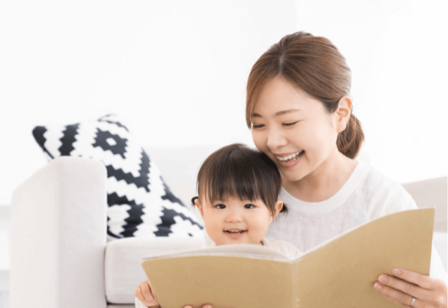 図鑑デビューはいつから？赤ちゃんの好奇心を育むメリットと選び方