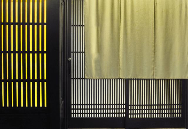 飲食店で…『外の看板見ろ！』理由も言われず入店拒否された家族。店を出た直後⇒“驚愕の条件”に母親「は？」