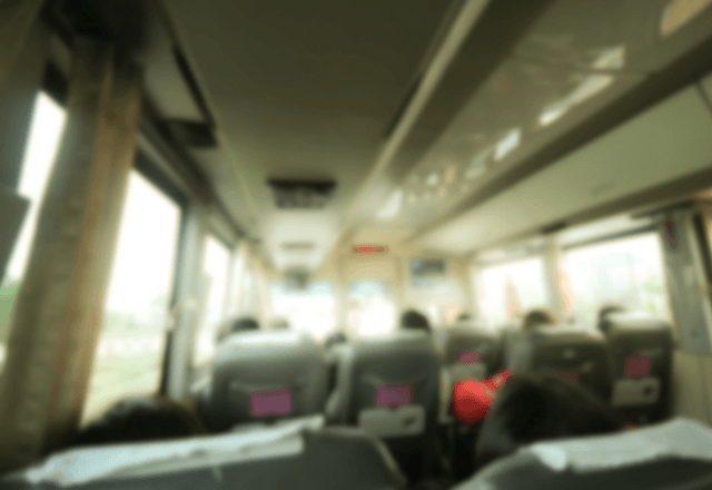 高速バスで…「お腹痛いの？」汗をかく母に違和感。直後⇒「全員降りて！」運転手が叫んだ【衝撃の理由】にゾッ…