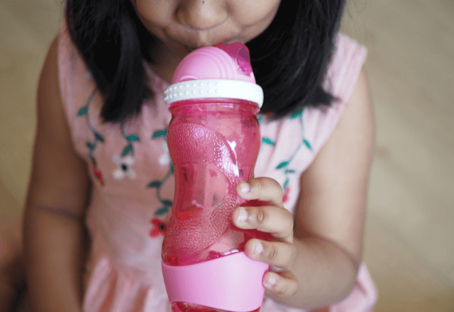 【幼稚園の水筒選び】タイプ別の特徴や大きさ・素材選びのコツ