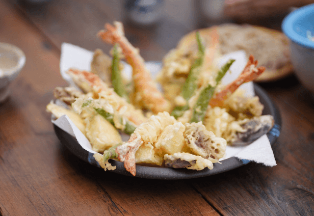 帰省中…「美味しそう！」私の手作り天ぷらに喜ぶ親戚。だが義母に違和感…直後⇒衣を剥がし始めた理由に「は？」