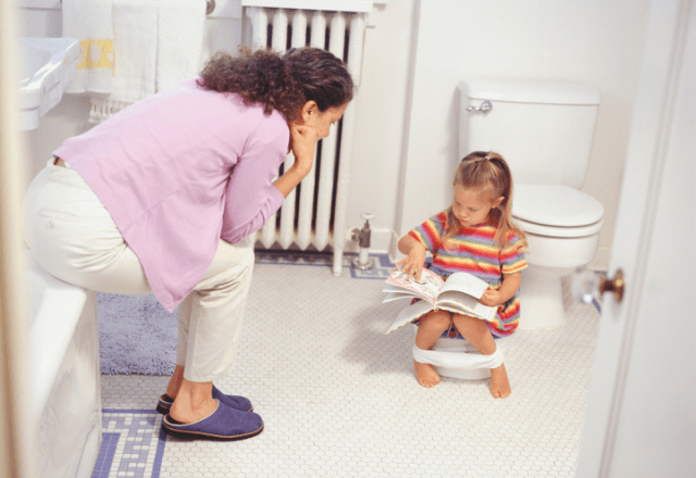 女の子のトイレトレーニング！準備アイテムや進め方のコツを解説
