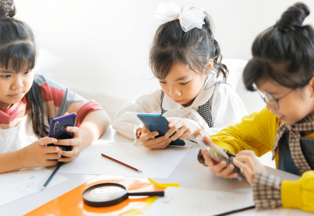 わが子のスマホデビューはいつ？利用状況や契約のルールと注意点