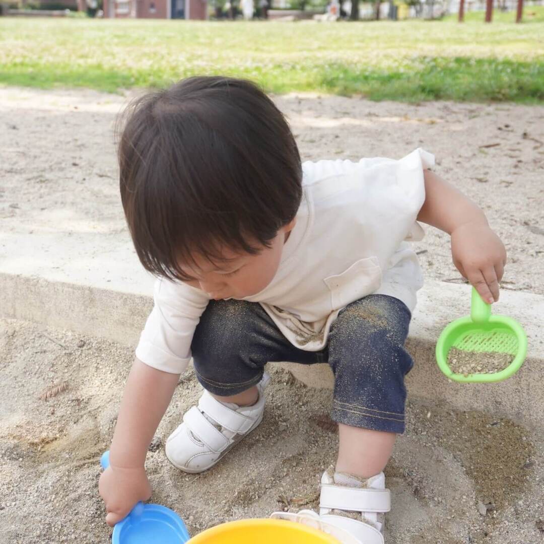 砂場遊びの「楽しい！」には、子どもの無限の可能性を引き出すチカラが宿っている