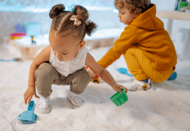 雨の日もおうちで砂遊び！室内砂場の作り方とおすすめの道具選び