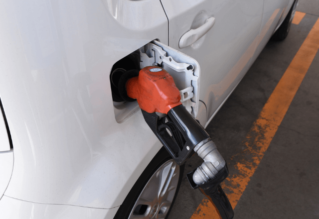 ガソスタで…男性客「レギュラー満タン」店員「はい」だが給油後⇒同僚「警察呼んで！」その理由にゾッ…