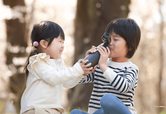 幼稚園の水筒選びのコツ！最適な大きさや飲み口は？