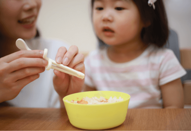 大人になってから後悔しないために！子どもの正しいお箸の持ち方を楽しく教えるコツ