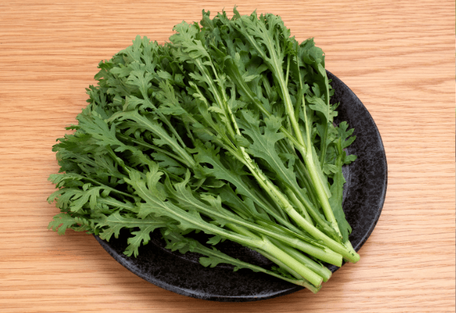 名前は「春」でも冬が旬！管理栄養士監修、子どもの骨と免疫を支える春菊のパワー