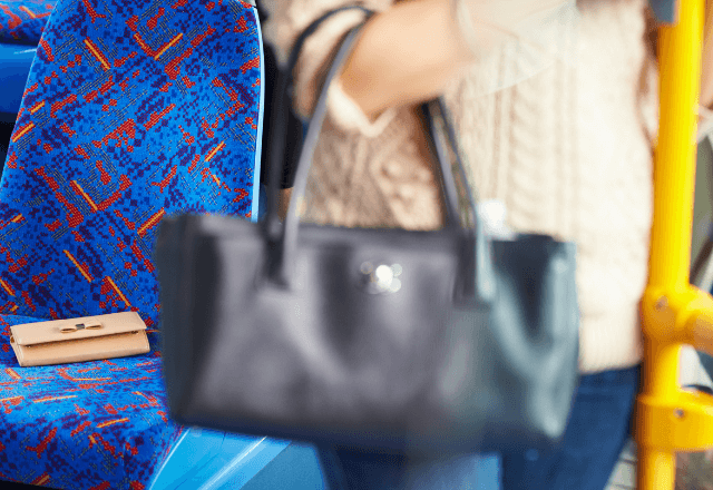 バスで落とした財布を拾ってくれた中学生。お礼の手紙を学校へ送った結果⇒先生「彼、実は…」その内容に涙…