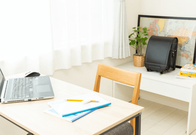 子ども部屋の学習机はどこに置く？快適で居心地のいい空間づくりのコツ
