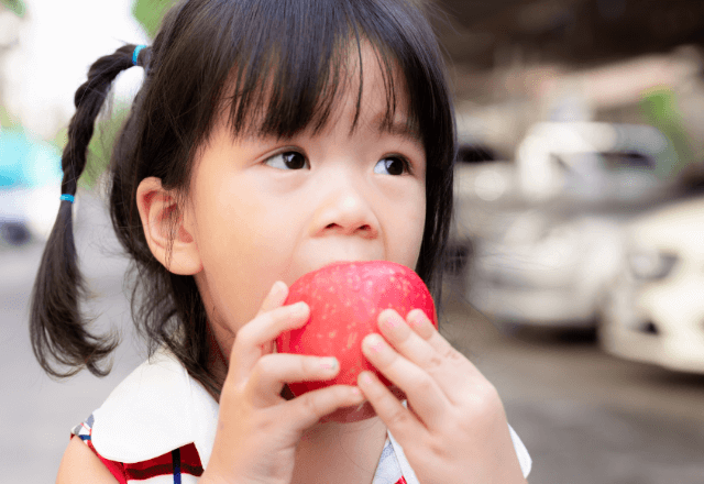 管理栄養士監修!秋冬が旬の『りんご』に含まれる栄養と選び方を紹介