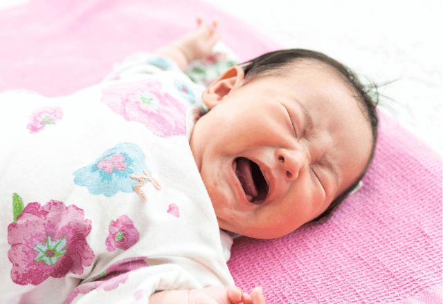 赤ちゃんが泣き止まない理由とは？安心させるコツと対処法