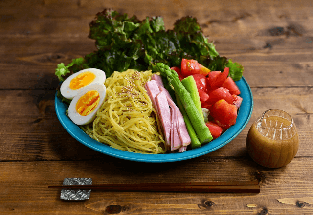 盛り付けで達成感！おやこで楽しむ冷やし中華クッキング