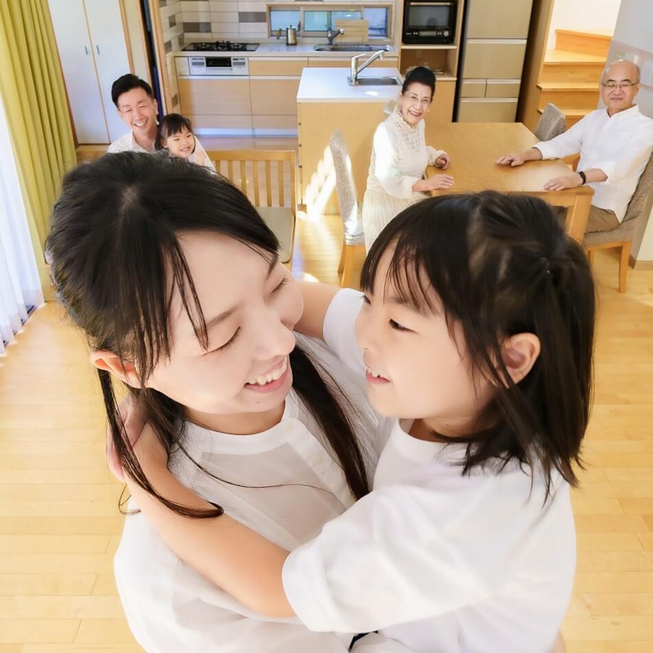 「しんどい育児」が楽しくなる!【36万人ものママパパが共感】したクスッと笑えて役に立つアイデア大集合! | おやこのへや