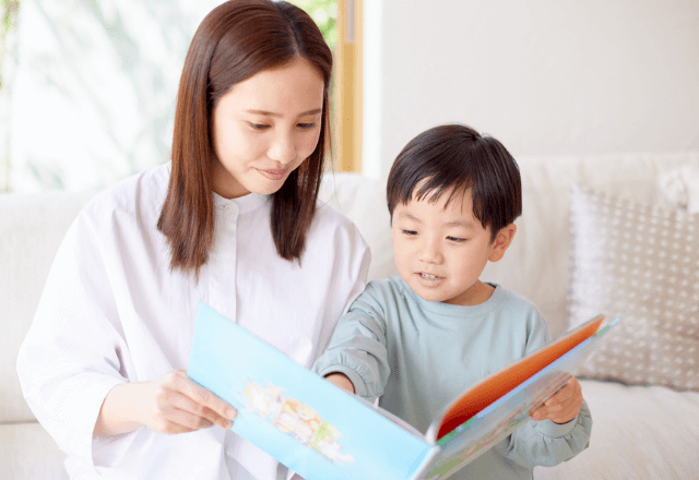 【保育士監修】おやこで楽しむ読み聞かせの基本をやさしく解説