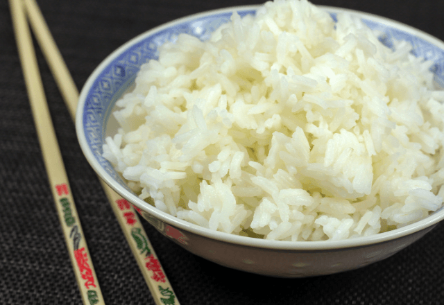 義実家で食事中…「太りやすそうだから（笑）」嫁の茶碗を奪う義母。嫁「助けて…」⇒夫の行動に「嘘でしょ…」