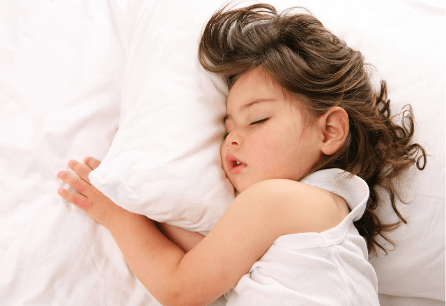 21時までが理想？子どもの睡眠時間を守るコツとスムーズな寝かしつけ術