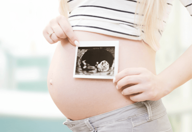 屋外で素敵なマタニティフォトを！セルフ撮影のコツとおしゃれに撮るポイント