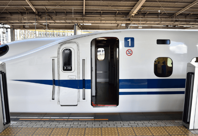 新幹線で…車掌「次の駅で降りて下さい」男性客「は？」直後⇒乗客が固まった男性の【まさかの行為】とは…