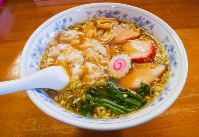 友人とラーメン屋で…届いたラーメンを食べ始めて数分後→「うぐっ」友人が”異様な声”をあげたワケ