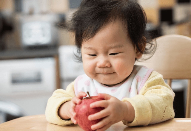 りんごはいつからOK？管理栄養士監修｜離乳食初期から与える3つの重要ポイント