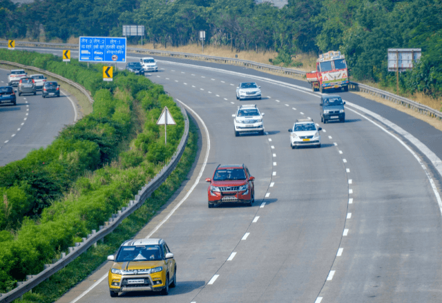 高速道路で…私の助言を「アプリが古い」と一蹴した彼。大幅に目的地を過ぎた直後⇒彼の【厚かましい要求】に愕然