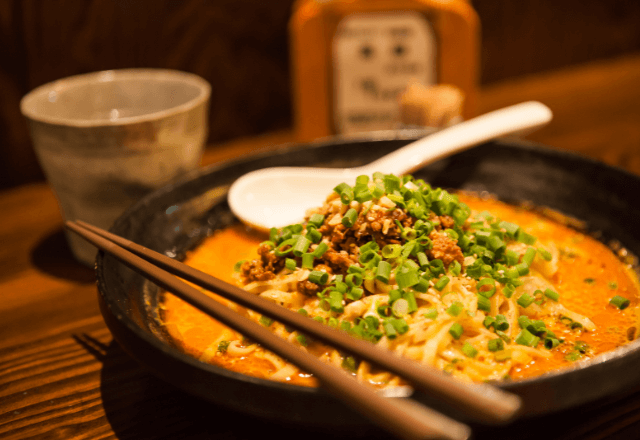 『俺はコレ頼んでねえよ！』ラーメン屋で怒鳴る男性客。しかしその瞬間⇒隣の客から放たれた衝撃の一言に「え？」