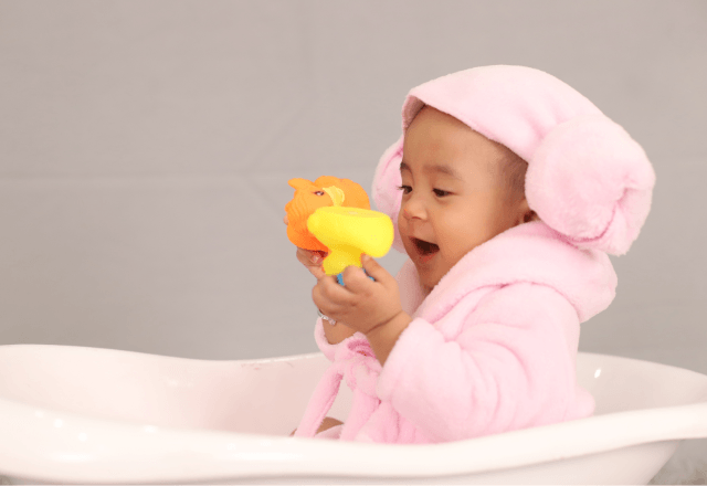 お風呂での遊びに！子どもと楽しめるおもちゃや遊び方を紹介