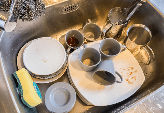 妻「食器洗いお願いね」夫「わかった」だが数日後⇒義母が“ゴム手袋”を持参してやって来た理由に「は？」